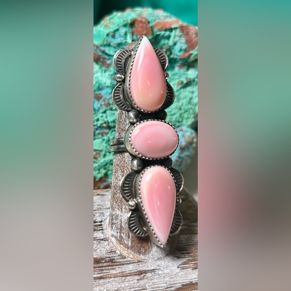 NWT Navajo Handmade Tia Long Pink Conch Ring - Picture 8 of 11